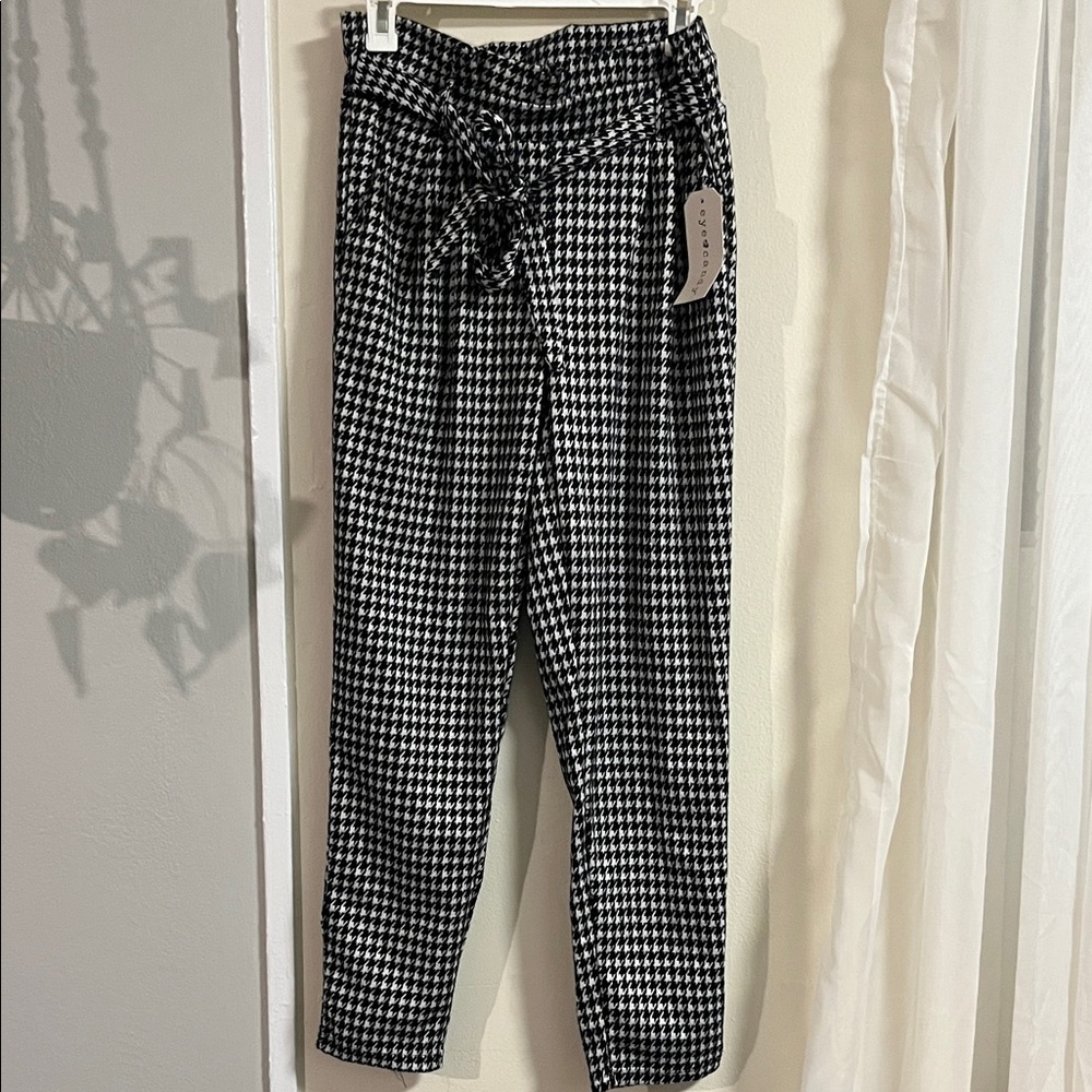 Black and White Houndstooth Elastic Pants